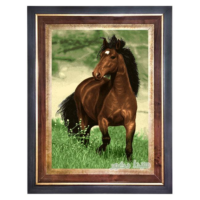 تابلو فرش دستباف گونه ماشینی طرح اسب در مزرعه کد 3074